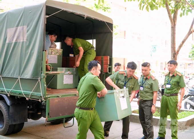 Ngày 26/6, lực lượng công an, Ban Chỉ đạo thi TP Cần Thơ đã áp tải đề thi của Kỳ thi tốt nghiệp THPT năm 2024 từ nơi in sao đến các điểm thi.