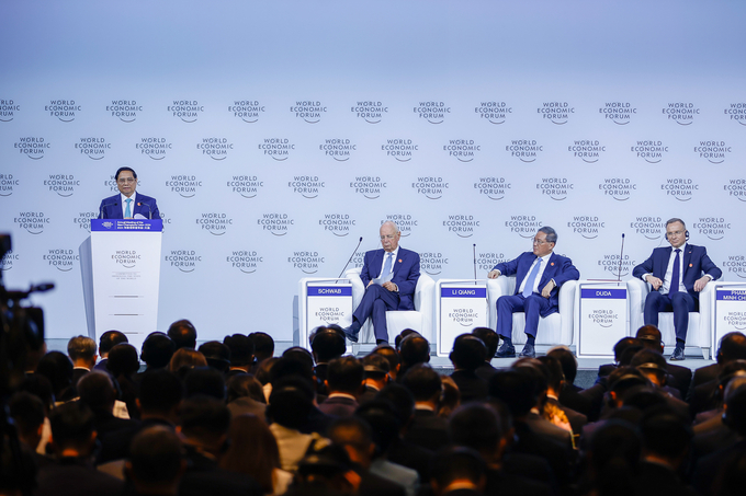 Prime Minister Pham Minh Chinh shared insightful observations on five prominent characteristics of the global economy. Photo: VGP.