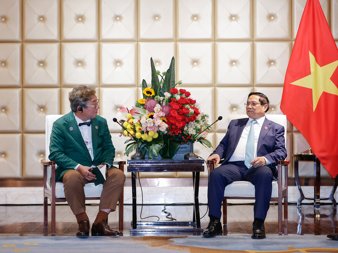 Prime Minister Pham Minh Chinh received the Presidential Commission on Carbon Neutrality and Green Growth of the Republic of Korea Kim Sang-Huyp. Photo: VGP.