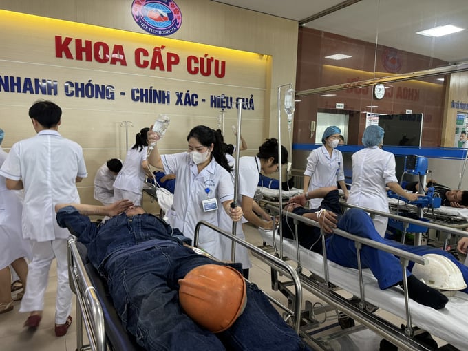 Hơn 60 công nhân Nhà máy đóng tàu Sông Cấm nhập Bệnh viện Hữu nghị Việt Tiệp.