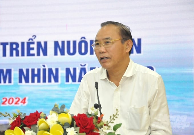 Thứ trưởng Phùng Đức Tiến đánh giá, tiềm năng nuôi biển của Kiên Giang là rất lớn, với nhiều loài thủy sản có giá trị kinh tế cao, đáp ứng nhu cầu trong nước và xuất khẩu. Ảnh: Trung Chánh.