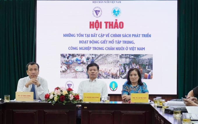 Hội thảo chuyên đề 'Những tồn tại, bất cập về chính sách phát triển hoạt động giết mổ tập trung, công nghiệp trong chăn nuôi ở Việt Nam' diễn ra sáng 28/6 tại Hà Nội. Ảnh: Hồng Thắm.