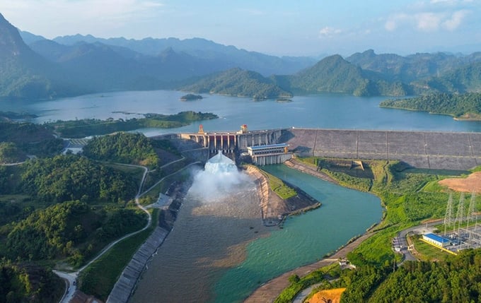 Hồ Tuyên Quang sẽ đóng 1 cửa xả đáy vào hồi 13 giờ ngày 28/6/2024. Ảnh: Toàn Thắng.