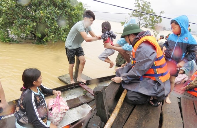 Các địa phương vùng ngập lũ huyện Quảng Ninh đã chủ động trong việc di dời người dân đến nơi an toàn. Ảnh: Tâm Phùng.
