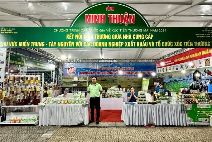 Ninh Thuận quảng bá các sản phẩm công nghiệp nông thôn tiêu biểu, sản phẩm đặc thù của tỉnh tại chuỗi sự kiện xúc tiến thương mại, phát triển xuất nhập khẩu khu vực miền Trung năm 2024. Ảnh: HN.