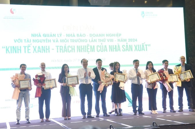 Launch of the first Green Development Journalism Award. Photo: Thai Binh.