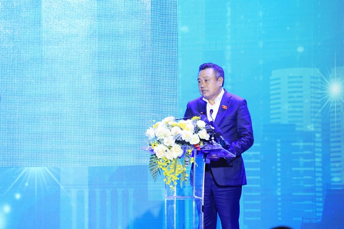 Theo Chủ tịch UBND Thành phố Hà Nội Trần Sỹ Thanh, chuyển đối số là nhiệm vụ trọng tâm, then chốt, tạo động lực mới cho những bước phát triển mạnh mẽ của Thành phố trong tương lai. 