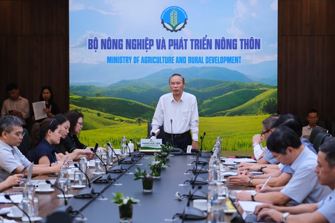Deputy Minister Phung Duc Tien chaired the Press conference for the second quarter of 2024 on June 28. Photo: Quynh Chi.