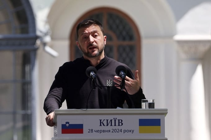 Tổng thống Ukraine Volodymyr Zelensky phát biểu tại cuộc họp báo ở Kiev hôm 28/6. Ảnh: AFP.