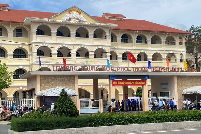 Hội đồng thi Trường THPT Nguyễn Đình Chiểu đông nhất với 40 phòng thi. Ảnh: Minh Đảm.