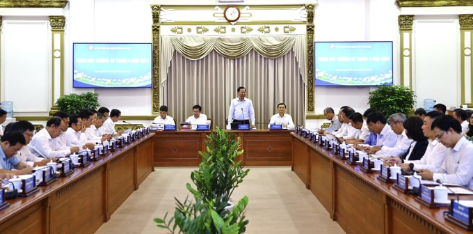 Chiều 1/7, Chủ tịch UBND TP.HCM Phan Văn Mãi chủ trì phiên họp thường kỳ tháng 6 đầu năm 2024.