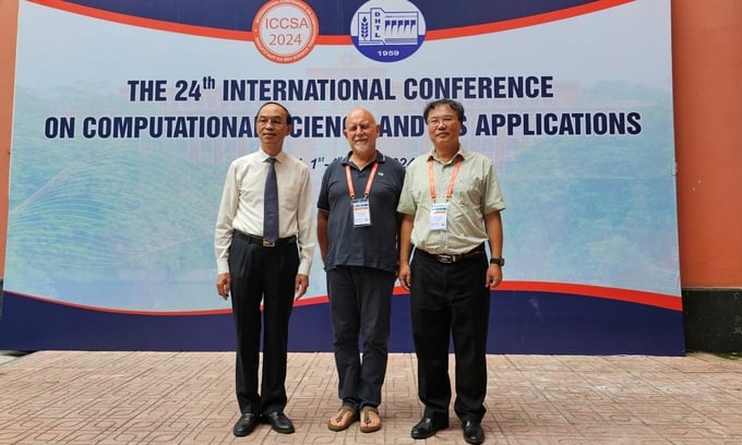 From left to right: Mr. Trinh Minh Thu, Mr.Osvaldo Gervasi, Mr. Nguyen Canh Thai. Photo: Bao Thang.
