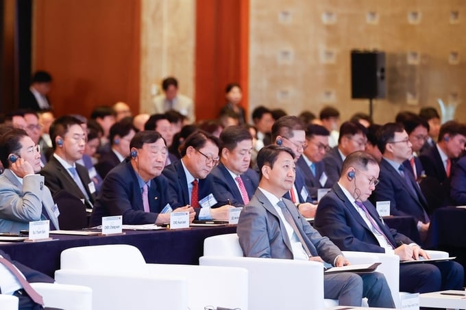 Diễn đàn doanh nghiệp Việt Nam - Hàn Quốc có sự tham dự của lãnh đạo các bộ, ngành, địa phương và doanh nghiệp Việt Nam - Hàn Quốc. Ảnh: VGP/Nhật Bắc.