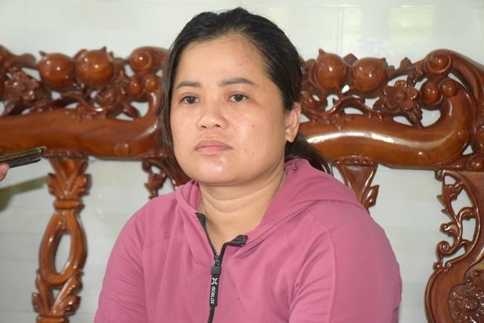 Ms. Dang Thi Nu, owner of the fishing vessel BD 31224 TS in Cat Hanh commune (Phu Cat district, Binh Dinh), talked with a blank face. Photo: V.D.T.