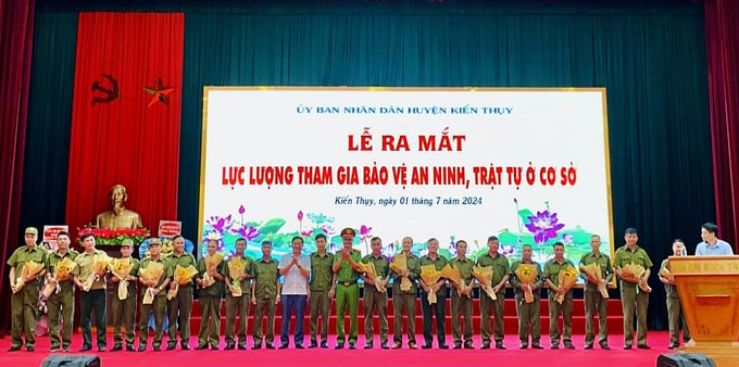 Lễ ra mắt lực lượng bảo vệ vệ an ninh trật tự ở cơ sở tại huyện Kiến Thụy.