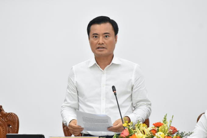 Ông Bùi Xuân Cường, Phó Chủ tịch UBND TP.HCM kiến nghị các địa phương hỗ trợ sớm hoàn thành thủ tục cấp phép các mỏ cát cho dự án Vành đai 3. Ảnh: Minh Đảm.