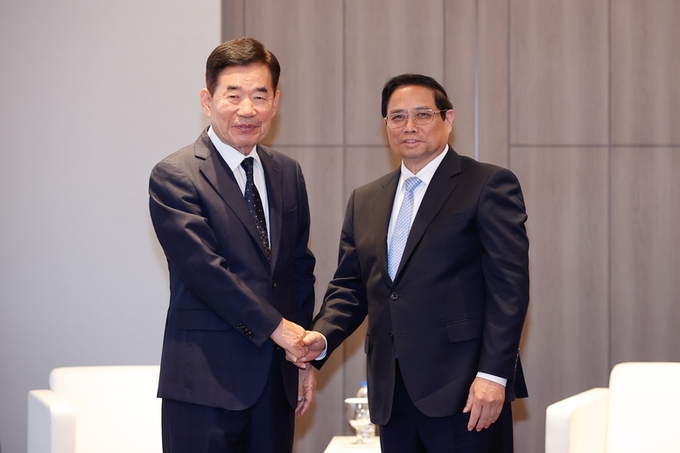 Prime Minister Pham Minh Chinh received Chairman of the Korea Global Innovation Research Association Kim Jin Pyo, former Speaker of the Korean National Assembly. Photo: VGP/Nhat Bac.
