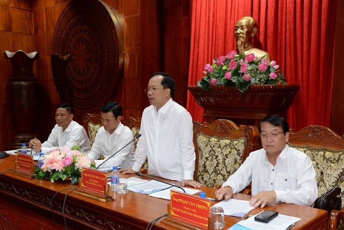 The Inter-sectoral Working Group holding a meeting in Tien Giang province on the morning of July 2. Photo: Minh Dam.