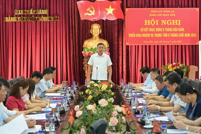 Ông Nguyễn Thành Công, Phó Chủ tịch UBND tỉnh Sơn La chủ trì hội nghị. Ảnh: Tùng Đinh.