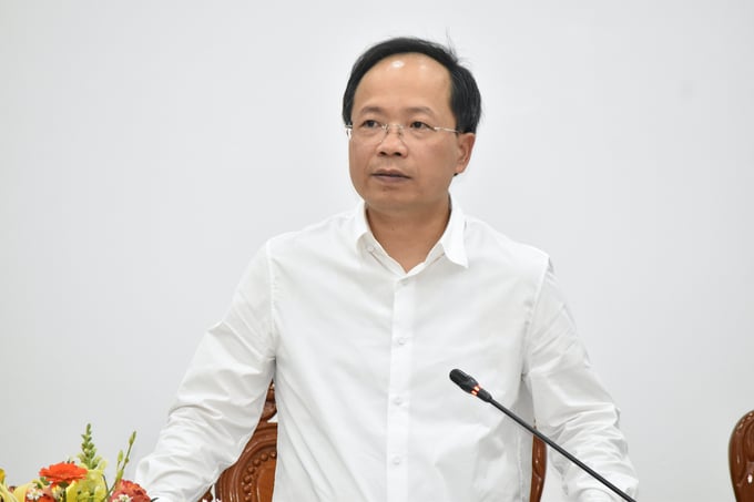 Nguyen Duy Lam, Deputy Minister of Transport, requested local governments to promptly address challenges and expedite the issuance of sand mining permits in compliance with instructions from the Government. Photo: Minh Dam.