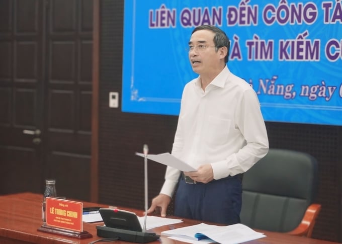 Ông Lê Trung Chinh, Chủ tịch UBND TP Đà Nẵng chỉ đạo các đơn vị phối hợp chặt chẽ, nhuần nhuyễn nhằm đảo bảo công tác phòng chống thiên tai đạt hiệu quả. Ảnh: A.N.