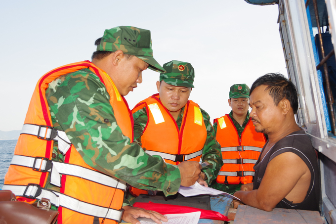 Lực lượng Bộ đội Biên phòng Bình Định nỗ lực trong công tác chống khai thác vi phạm IUU. Ảnh: V.Đ.T.