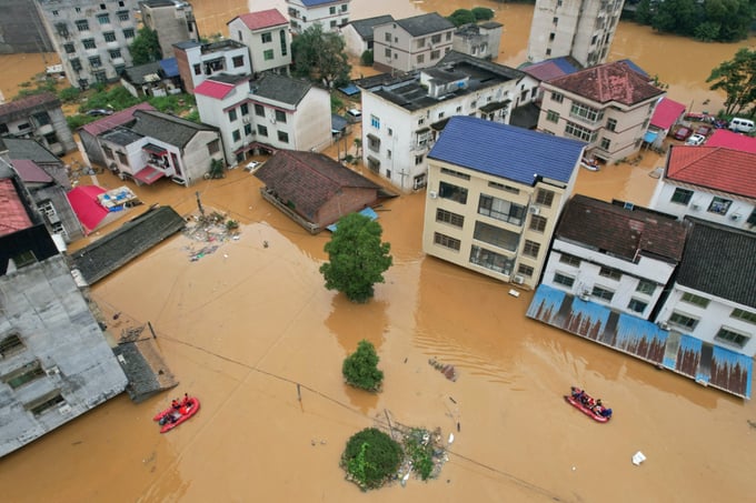 Mực nước sông Dương Tử dâng cao khiến các khu vực phía đông hạ lưu phải chuẩn bị ứng phó với nguy cơ lũ lụt. Ảnh: CNSphoto.