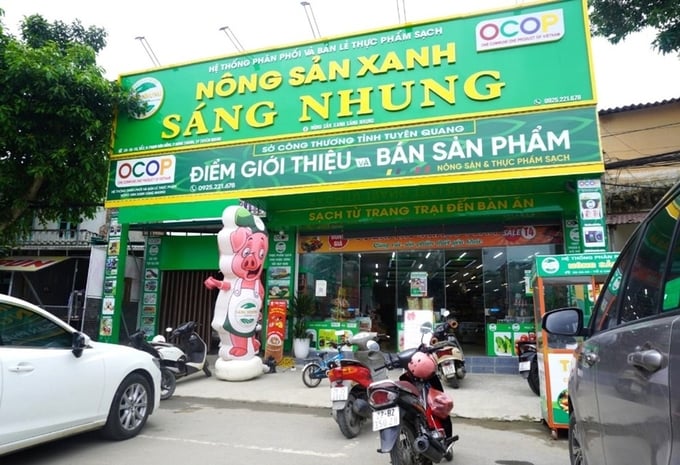 Cửa hàng thứ hai thuộc chuỗi Nông sản xanh Sáng Nhung tại 29-33 đường Phạm Văn Đồng, Thành phố Tuyên Quang.