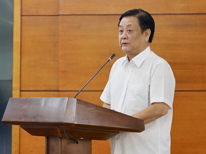 Minister Le Minh Hoan delivered a speech at the Mid-year Review Conference and outlined the tasks for the latter six months of 2024 for the Ministry of Agriculture and Rural Development on the morning of July 5. 