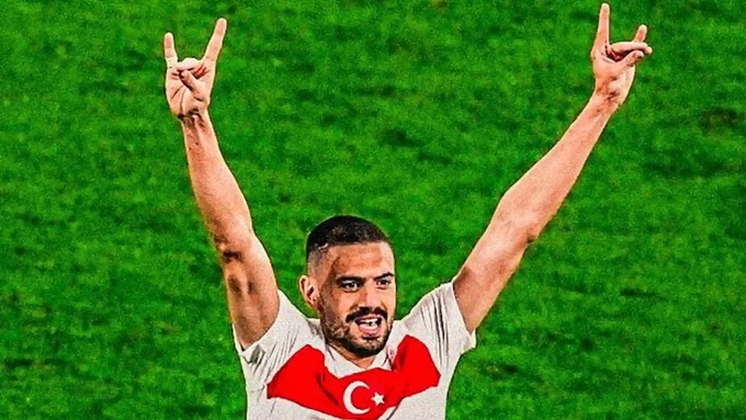 Hành vi ăn mừng sau khi ghi bàn của Merih Demiral đã bị UEFA cấm thi đấu 2 trận. 