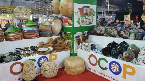 Hanoi is currently implementing activities to promote and sell OCOP products; and establish a connection between craft villages and tourism. Photo: Illustrations.