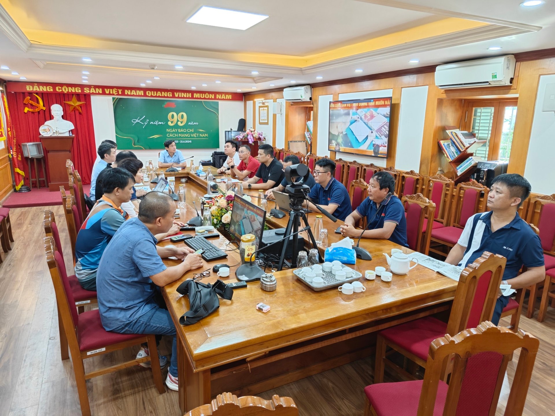 Đảng bộ Báo Nông nghiệp Việt Nam học tập Quy định số 144-QĐ/TW, Chỉ thị số 35-CT/TW tại điểm cầu của đơn vị.