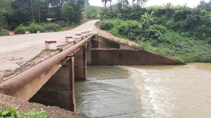 Các huyện miền núi Quảng Ninh thường bị chia cắt bởi sông suối. Ảnh: Nguyễn Thành.