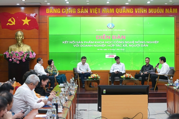 Roundtable discussion between researchers and institutions in agriculture. Photo: Tung Dinh.