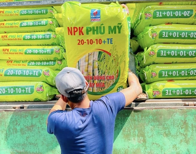 PVFCCo has been actively developing new NPK product lines, notably the Phu My NPK 20-10-10+TE line, which is specifically used for sugarcane and fruit trees. Photo: Duc Trung.