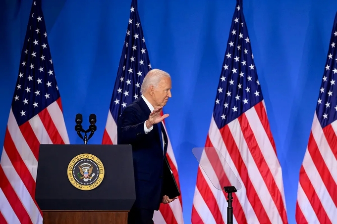 Tổng thống Mỹ Joe Biden rời đi sau khi phát biểu tại cuộc họp báo kết thúc Hội nghị thượng đỉnh NATO lần thứ 75 tại Washington hôm 11/7. Ảnh: AFP.