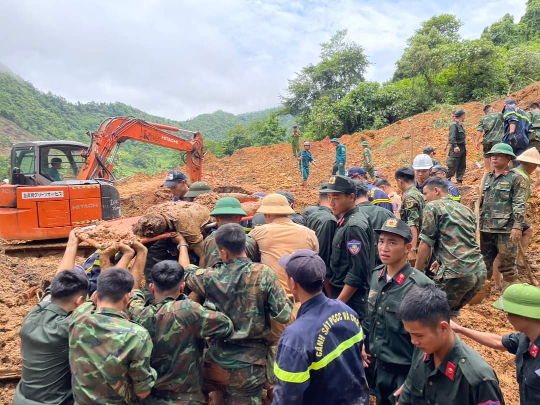 Các lượng lực chức năng của tỉnh Hà Giang đang huy động tối đa các lực lượng tiếp tục tìm kiếm các nạn nhân còn lại. Ảnh: Công an Hà Giang.