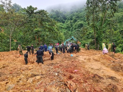 Tỉnh Hà Giang và huyện Xín Mần huy động nhiều lực lượng tới tìm kiếm nạn nhân. Ảnh: Báo điện tử Đảng Cộng sản.