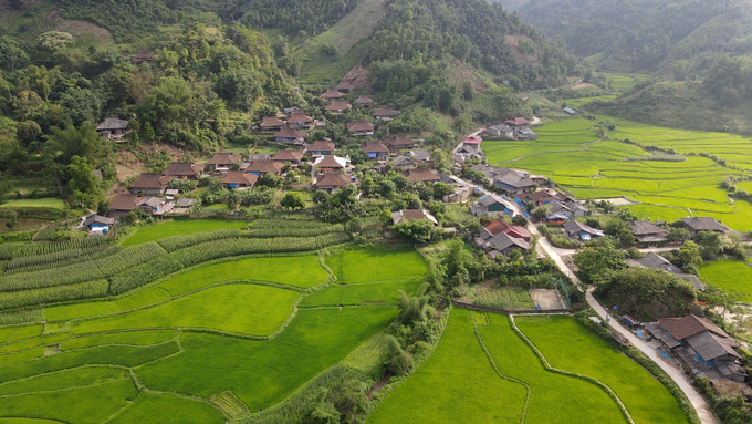 Khu Dự trữ thiên nhiên Kim Hỷ được bao bọc bởi những bản làng đồng bào người Tày với nhiều nét văn hóa độc đáo là điều kiện thuận lợi phát triển du lịch. Ảnh: Ngọc Tú. 