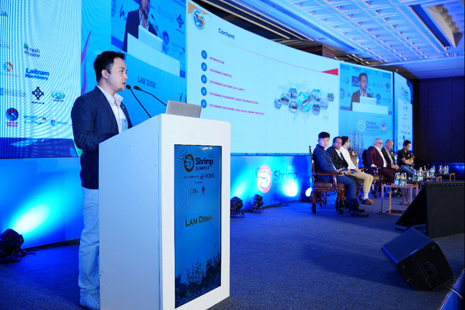 Mr. Dinh Ngoc Lam, Business Development Director of Viet Uc shares about the story of sustainable shrimp farming at the 2024 Global Shrimp Industry Summit. Photo: Viet Uc.