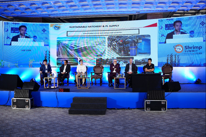 Representatives of Viet Uc Group spread the story of sustainable shrimp farming practices in Vietnam over the past 23 years, from sustainable genetics, sustainable shrimp seeds, sustainable intensive shrimp farming to sustainable shrimp processing. Photo: Viet Uc.