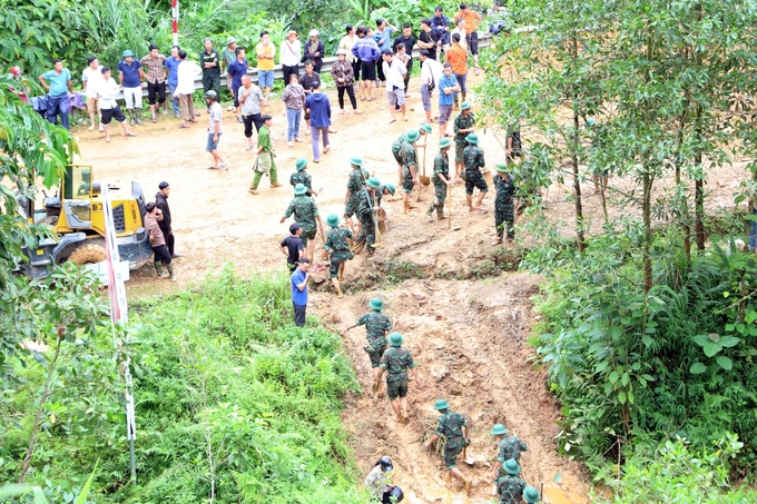 Currently, a landslide killed 11 people on Highway 34 in Ha Giang. Photo: Hoang Tuyen.