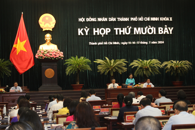 Kỳ họp thứ 17, HĐND TP.HCM khóa X, nhiệm kỳ 2021-2026 diễn ra trong ba ngày quyết định nhiều quyết sách quan trọng, trong đó có các quyết định liên quan đến giáo dục. Ảnh: Thành Nhân.