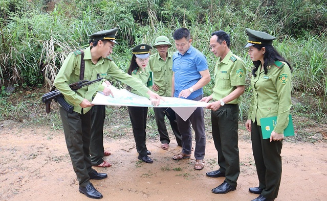 Cán bộ kiểm lâm Bắc Giang tại Khu bảo tồn thiên nhiên Tây Yên Tử. Ảnh: Bảo Thắng.