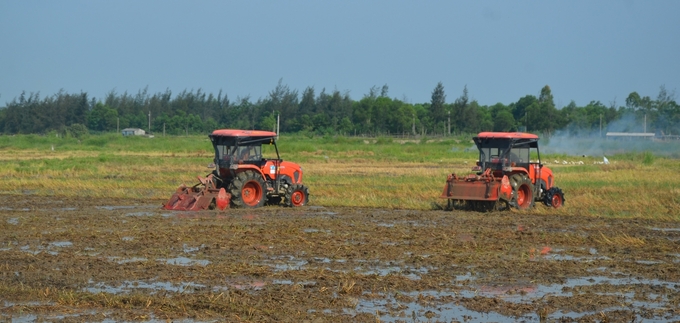 Cử tri kiến nghị tỉnh Hà Tĩnh có giải pháp thu hồi diện tích đất nông nghiệp thừa thẹo, méo mó do thu hồi thực hiện dự án cao tốc Bắc - Nam. Ảnh: Thanh Nga.