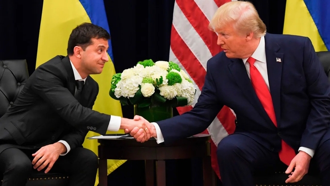 Tổng thống Ukraine Volodymyr Zelensky và cựu Tổng thống Trump gặp nhau tại New York, Mỹ, hồi năm 2019. Ảnh: CNN.