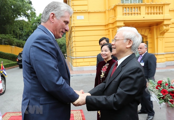 Tổng Bí thư, Chủ tịch nước Nguyễn Phú Trọng đón Chủ tịch Cuba Miguel Mario Díaz-Canel Bermúdez (bìa trái). Ảnh: Trí Dũng.