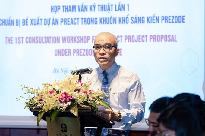 Mr. To Viet Chau, Deputy Director of the International Cooperation Department (MARD) speaking at the workshop. Photo: OHP. 