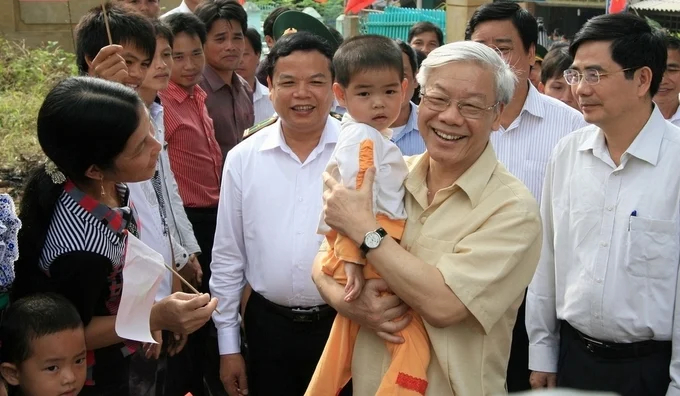 General Secretary Nguyen Phu Trong visited the Muong Lat district in 2011. Photo: Thanh Hoa Newspaper.