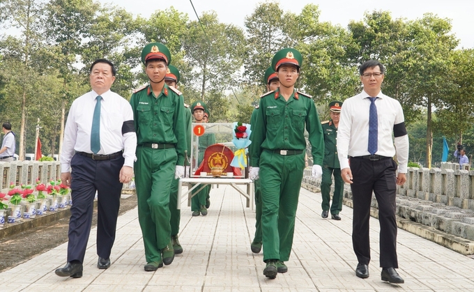 172 hài cốt liệt sĩ quân tình nguyện và chuyên gia hy sinh trong thời kỳ chiến tranh tại Campuchia trở về đất mẹ.